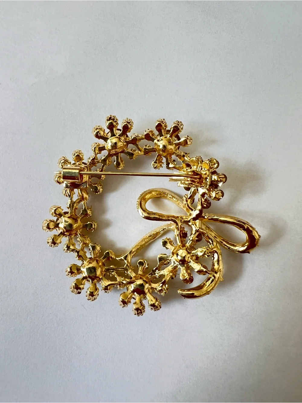 Lot of 3 - Gold-Tone Multi-Color Crystal Wreath Brooches - Women Jewelry